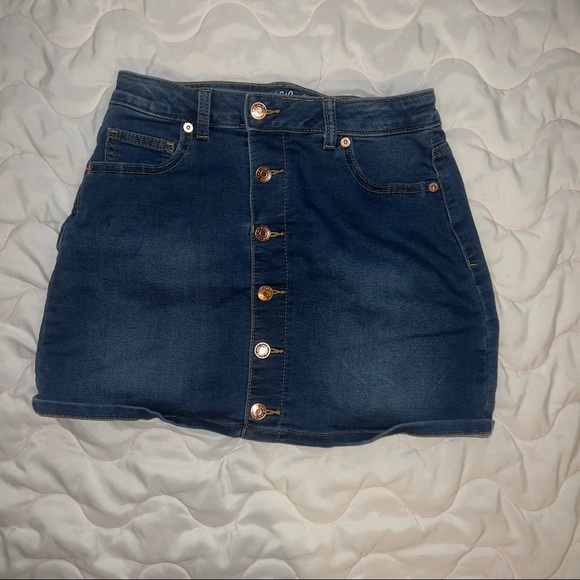 💕5/$25 Girls jean skirt - Picture 1 of 2